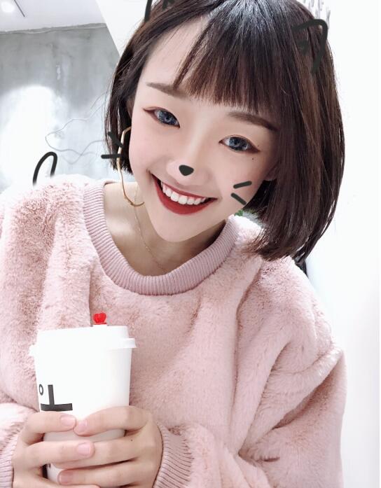 抖音笑容甜美跳舞小姐姐代古拉K照片 代古拉K生活照写真