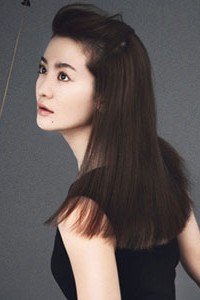 女星李晟气质脱俗宛若精灵