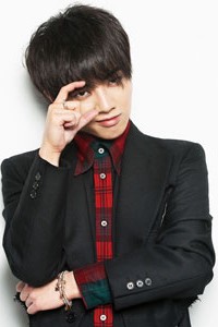 华晨宇时尚写真曝光 大展男神魅力