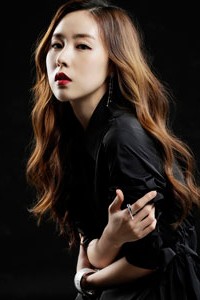 韩国女歌手简美妍百变写真干练十足
