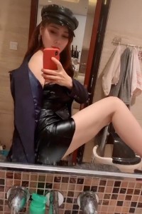抖音我就是太阳卫生间视频照片，因肚子上的纹身花走红，走捷径吸引网友