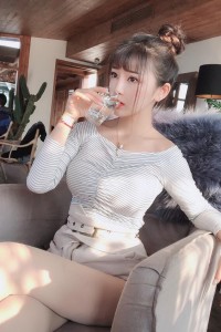 快手汤唯唯性感写真，抖音网红汤唯唯高清福利生活照图片欣赏