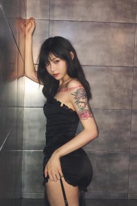 抖音网红痞幼睡衣门照片，痞幼照片泄露事件，性感睡衣照被发布交易平台