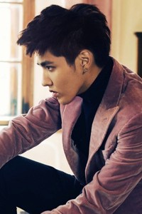 吴亦凡最新写真大片 尽显高冷男神魅力