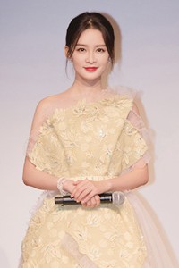 李沁东京电影节性感写真