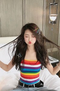嘟嘟嘴非常可爱的抖音女神晨妍生活照图片 网红晨妍微博写真图集