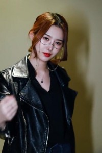 抖音泊言alison图片生活照，网红泊言微博写真图片壁纸大全