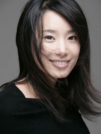 李安（女）