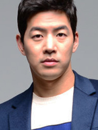 李尚允
