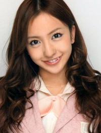 板野友美