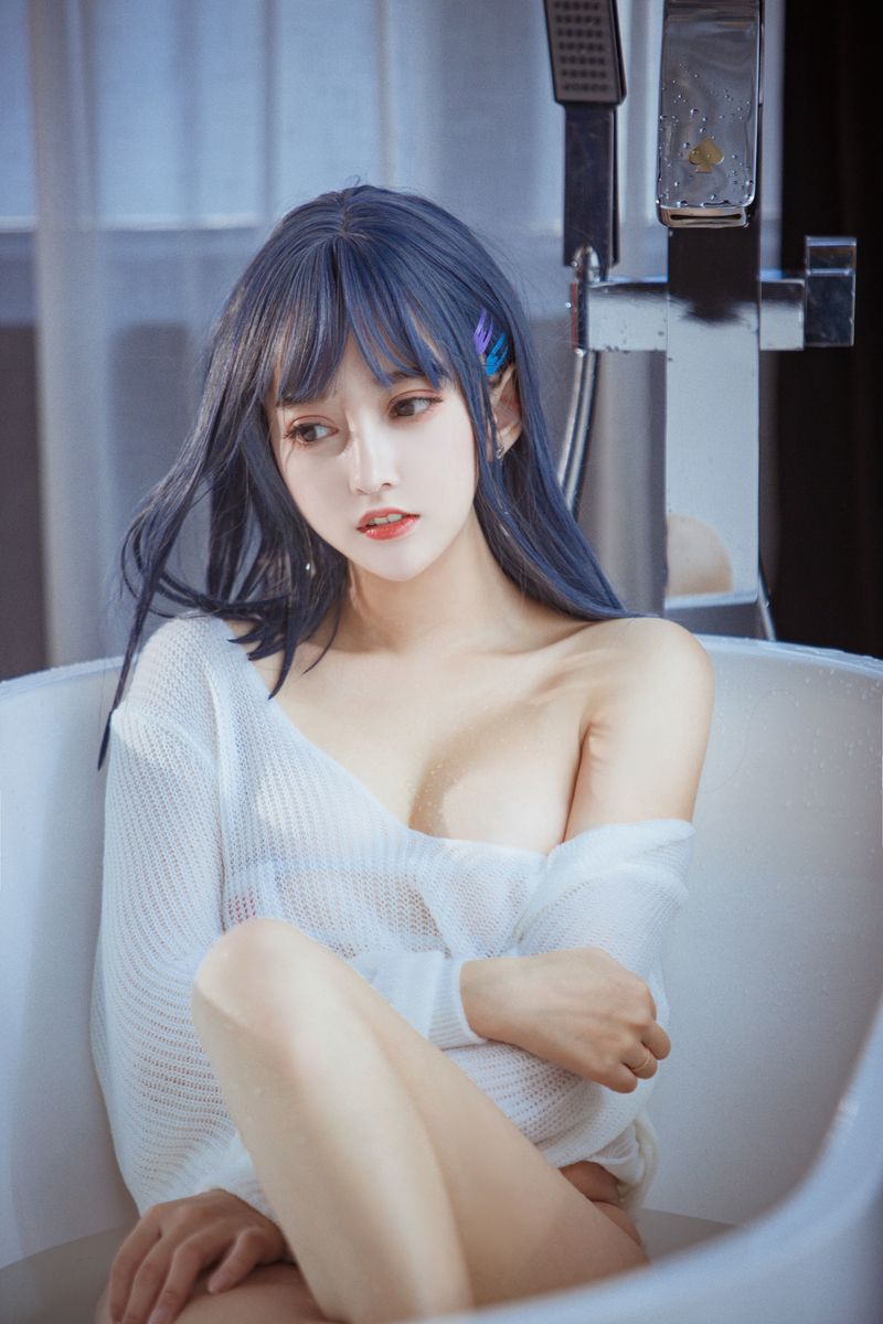 冷艳美少女米线线sama银色长发湿身诱惑COS浴缸主题写真