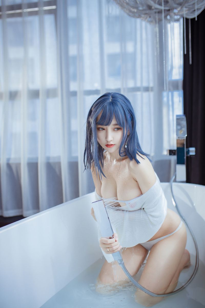 冷艳美少女米线线sama银色长发湿身诱惑COS浴缸主题写真
