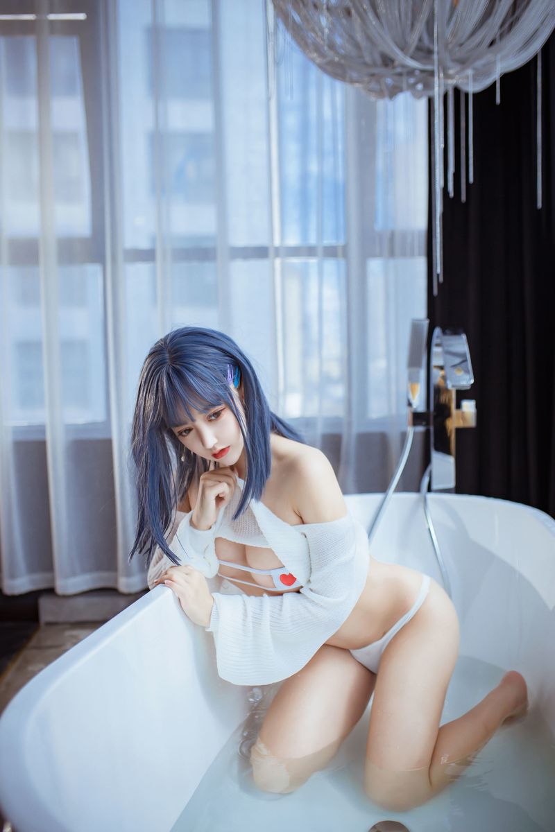 冷艳美少女米线线sama银色长发湿身诱惑COS浴缸主题写真