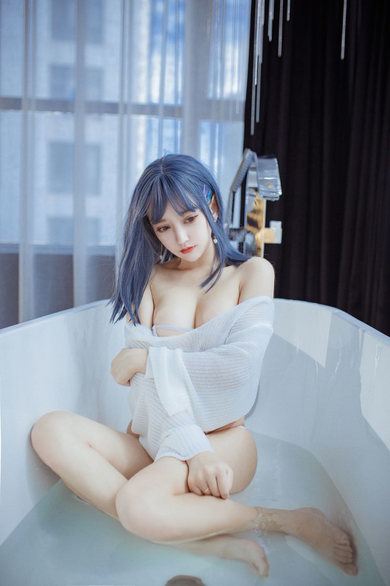 冷艳美少女米线线sama银色长发湿身诱惑COS浴缸主题写真