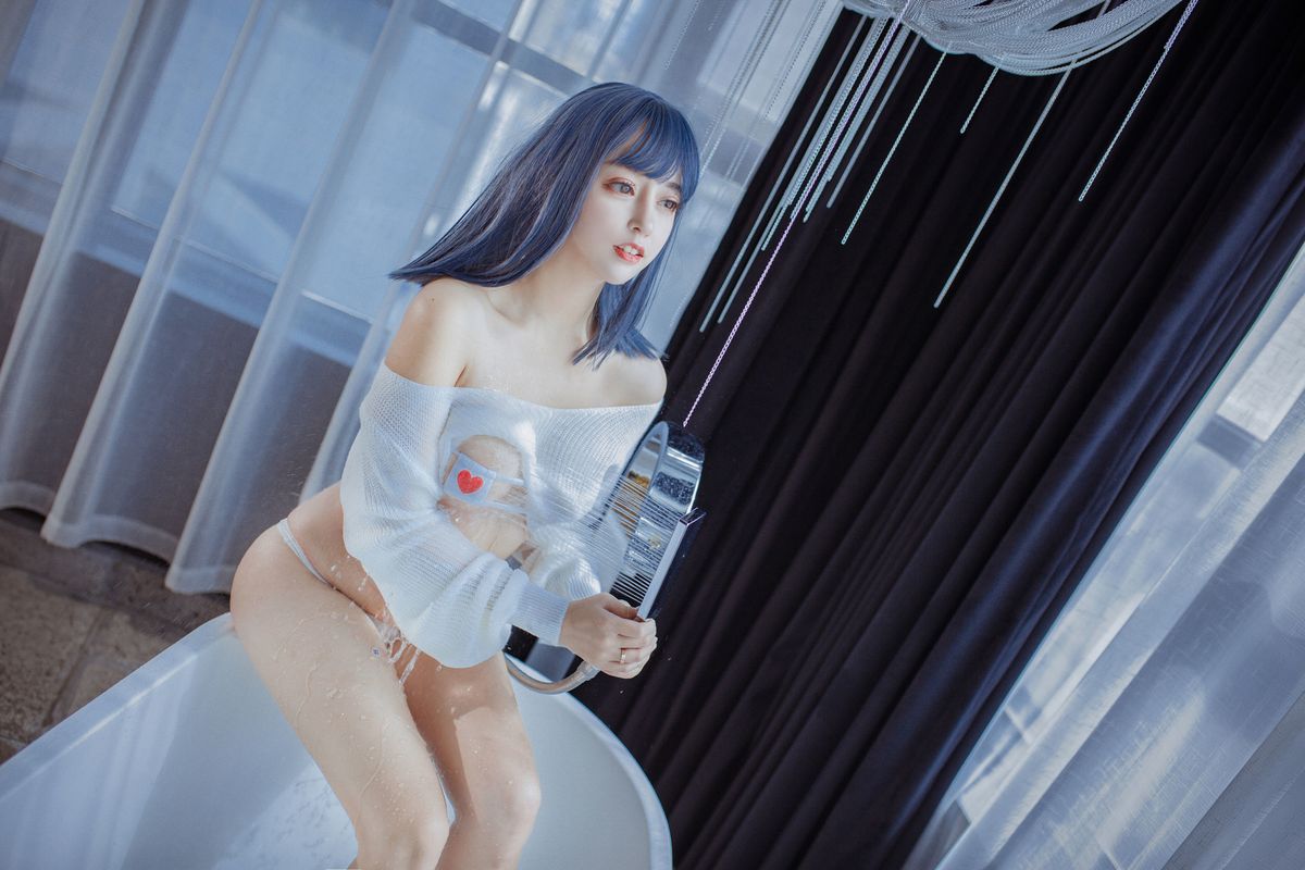 冷艳美少女米线线sama银色长发湿身诱惑COS浴缸主题写真