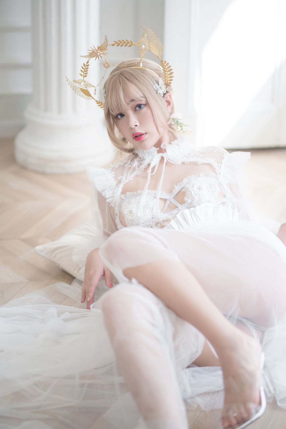 萌系小姐姐-白烨-半透白色蕾丝婚纱珍珠花嫁性感套图