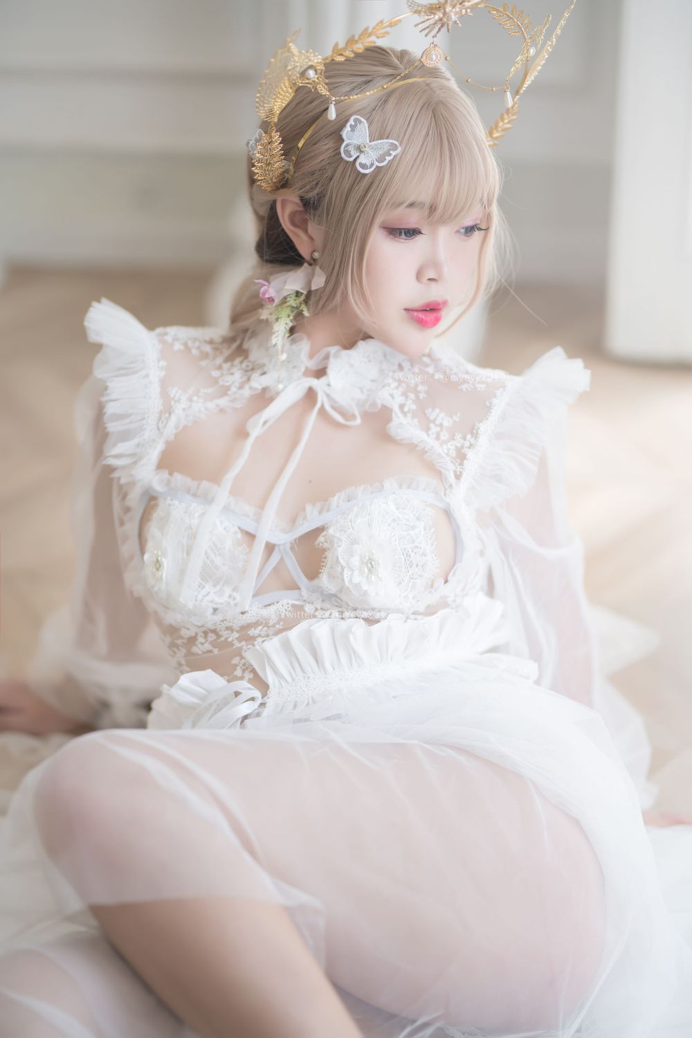 萌系小姐姐-白烨-半透白色蕾丝婚纱珍珠花嫁性感套图