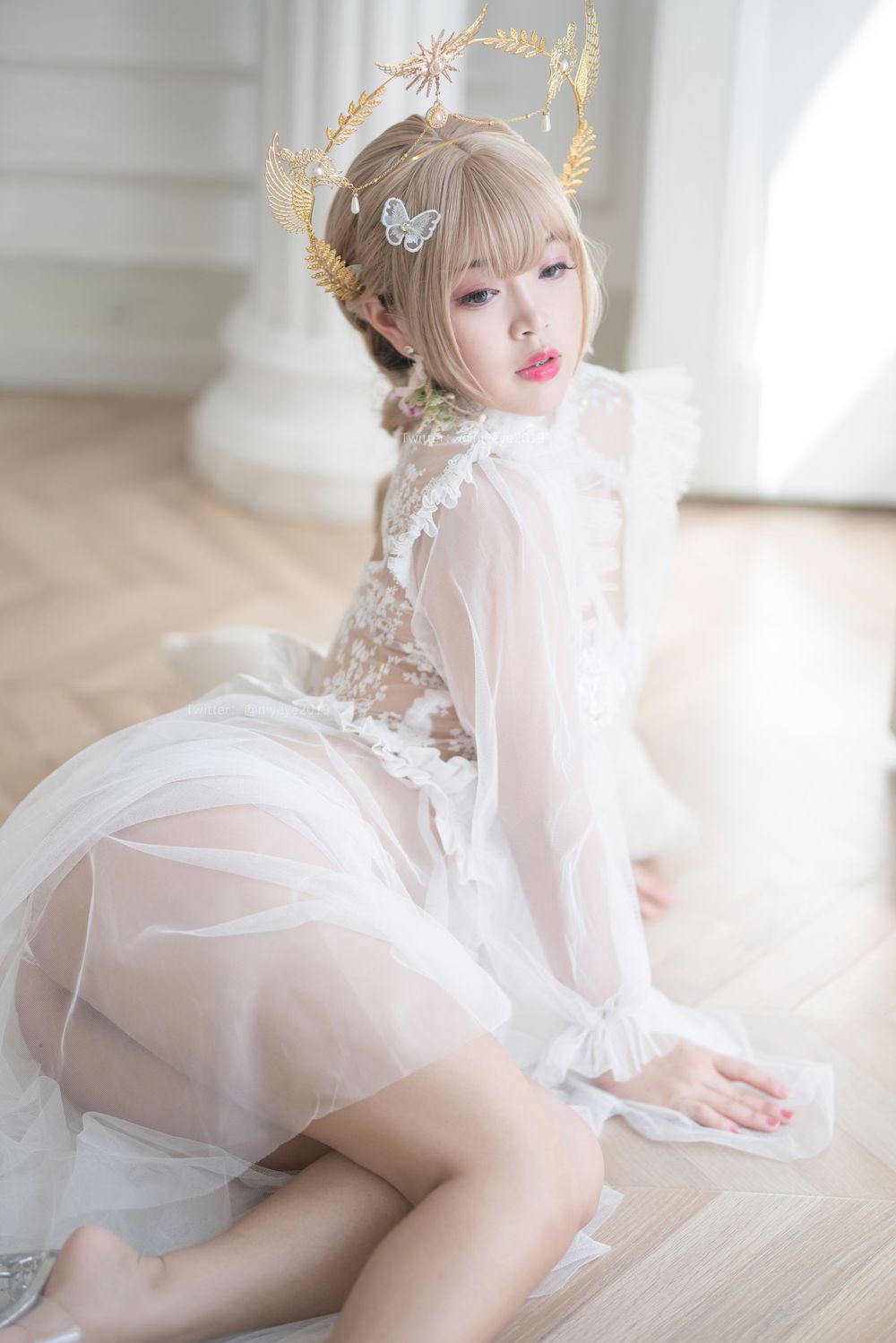 萌系小姐姐-白烨-半透白色蕾丝婚纱珍珠花嫁性感套图