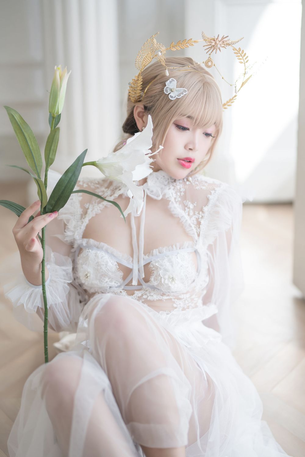 萌系小姐姐-白烨-半透白色蕾丝婚纱珍珠花嫁性感套图
