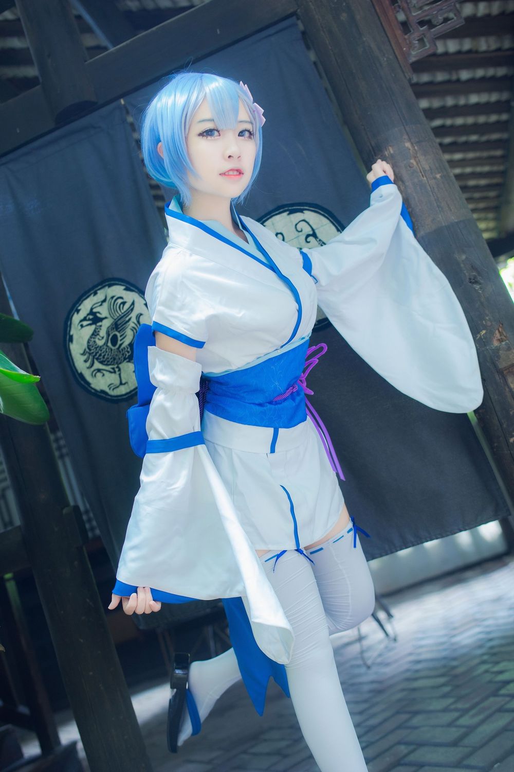 网红COSER二佐Nisa粉色护士服完美身材扮演蕾姆1号本
