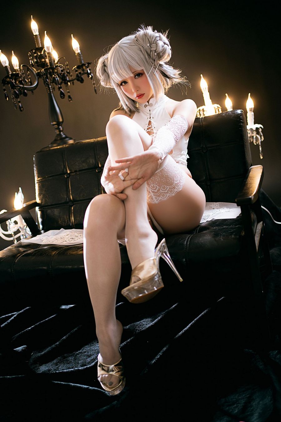 动漫博主星之迟迟丝袜美腿白狗勾旗袍紧身服饰系列写真
